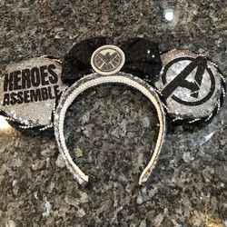 Headband Avengers Light up mouse ears headband.  Adult size.  Preowned Excellent condition.  Smoke free home