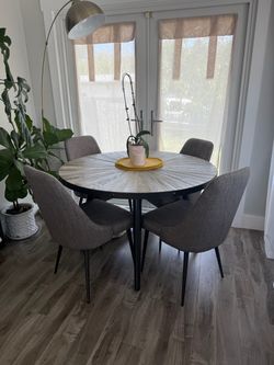 Round Dining Table with 4 Chairs 48in