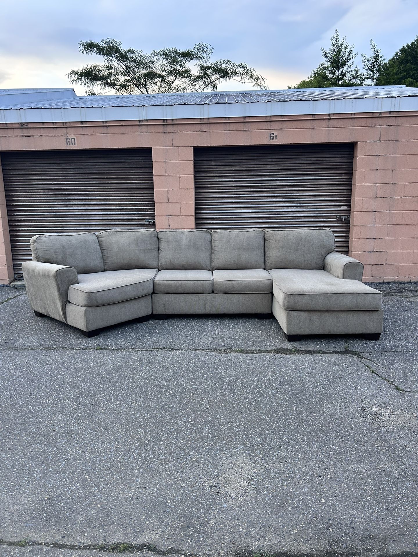 (Delivery Included!) Ashley Gray 3p Sectional