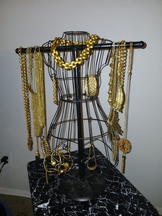 Jewlery  Necklaces Bracelets  Gold Not Real Gold 