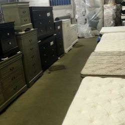 Queen Pillowtop Mattress Set
