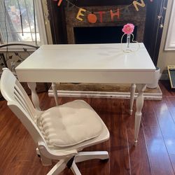 White Desk And Chair👍🏻
