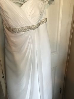 New wedding dress 16-18 very beautiful and flattering