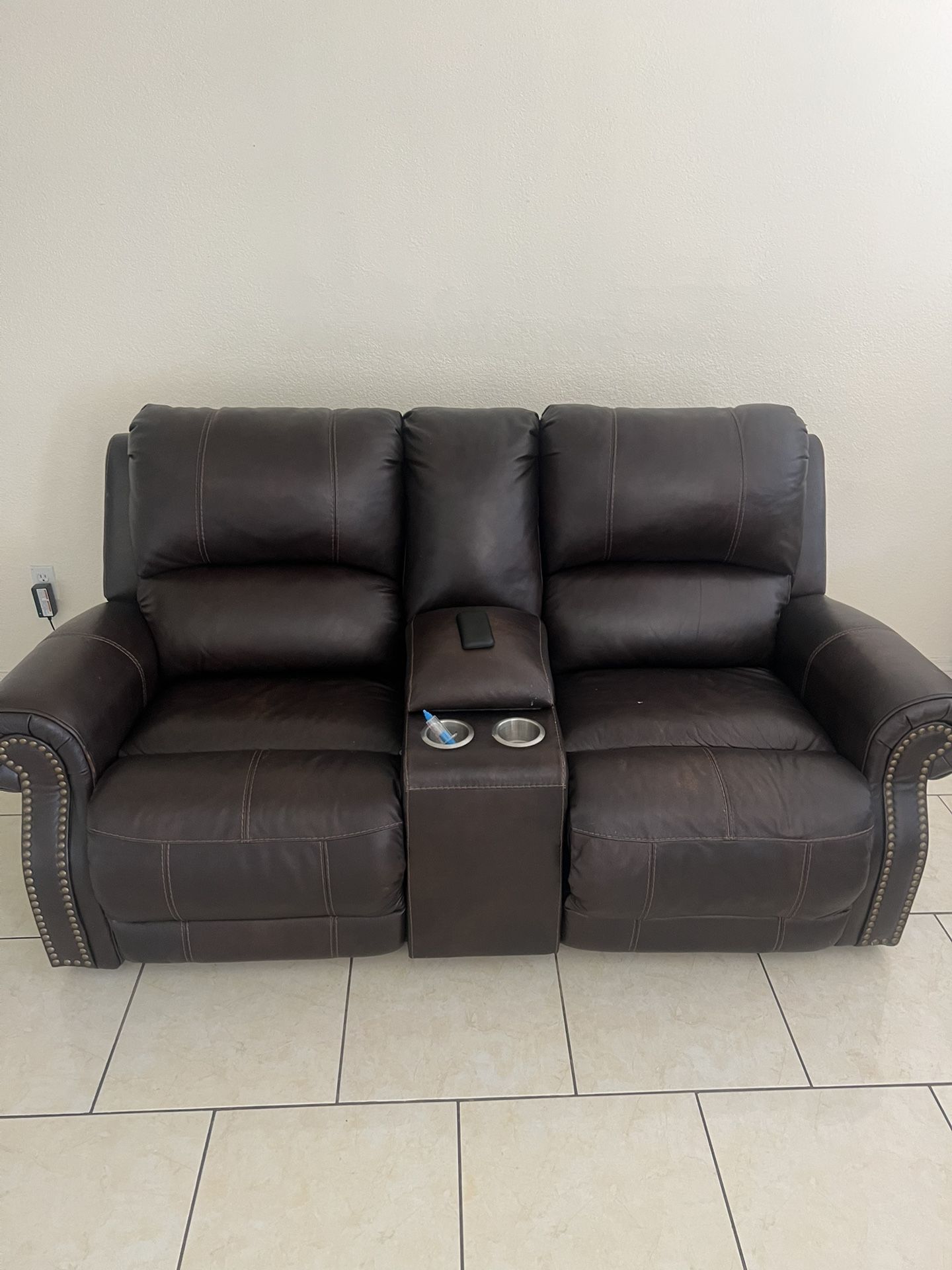 Love Seat Couch- Leather/electric