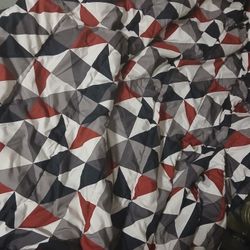 Mainstays Geometric Triangles Reversable Comforter  Full