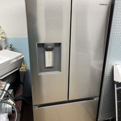Samsung Refrigerator Like. New 30” Width 