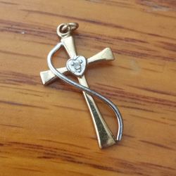 Gold Cross Pendant w/ 1 Small Diamond. 0.67 Grams 14kt