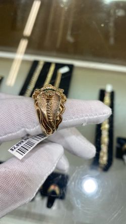 Men's 10kt green stone ring