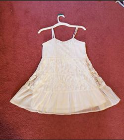 Rachael & Chloe Girls size 10 White Dress. New without tags