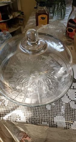 Bread storing container