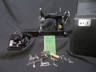 Rare 1935 Vintage Singer Featherweight 221-1 Sewing Machine (Serial #AD944***)