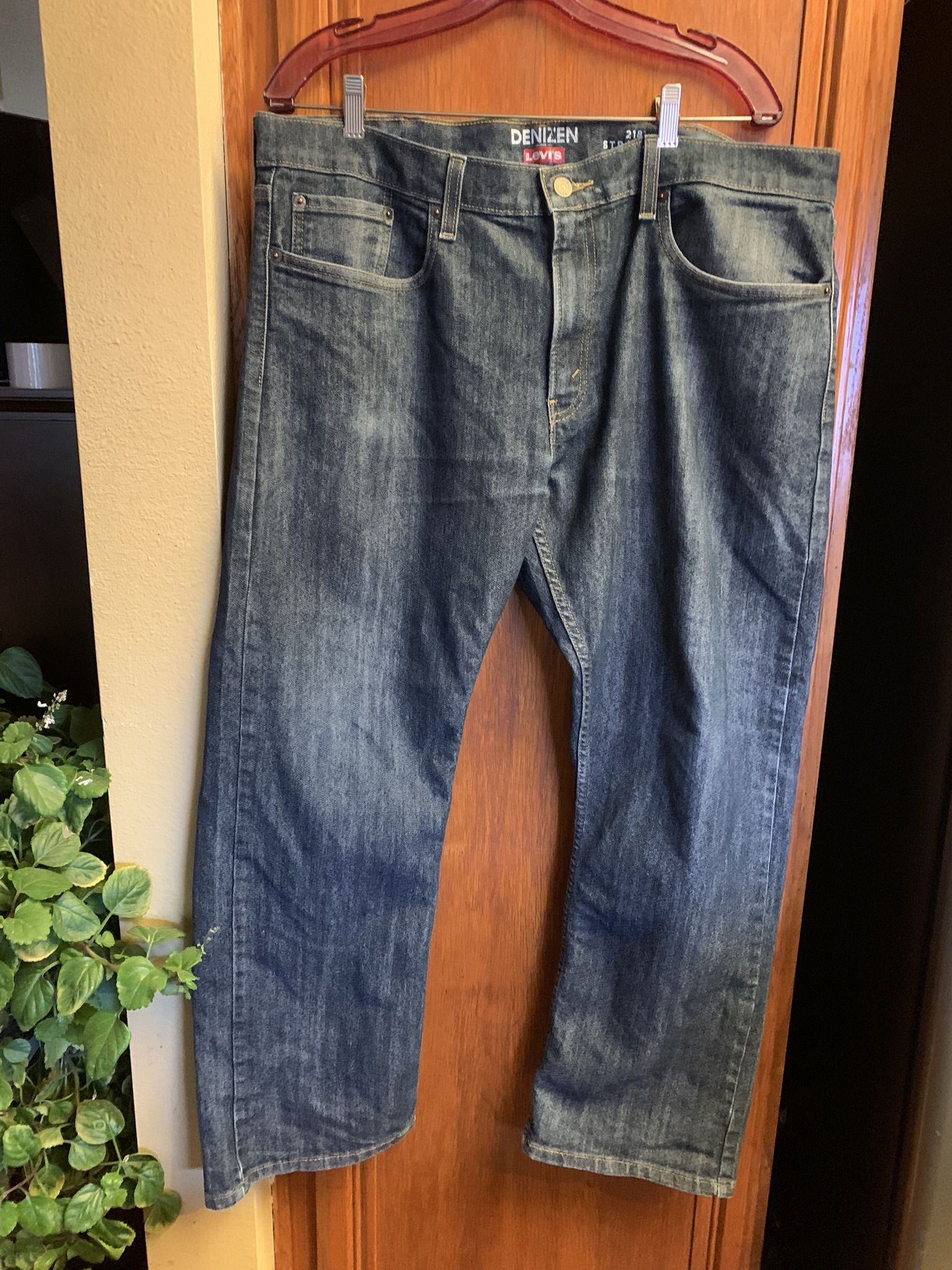 Men’s Levi jeans men’s size 38×30 great condition gently used