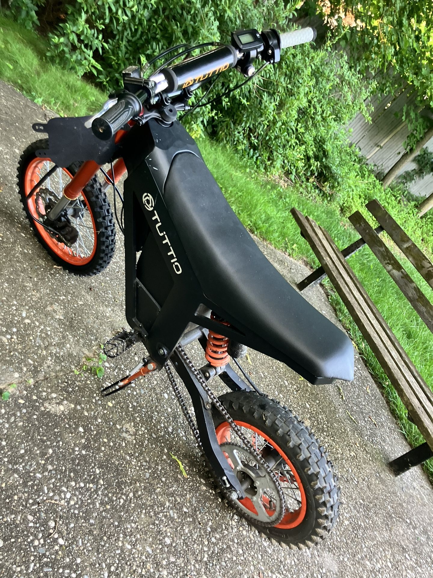Tuttio With Surron Grip