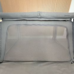 Newton Deluxe Travel Crib and Play yard