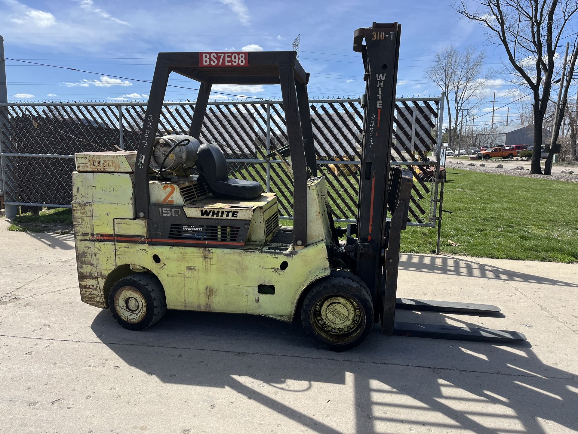 FOR SALE A WHITE MA150 FORKLIFT.94/ 114 MAST,AUTO TRANS,P/S. 15,000LB LIFT CAPACITY.