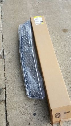 2012-13 chevy Tahoe. Suburban. Avalanche lower grill part # 15944326 brand new never used 150$ obo