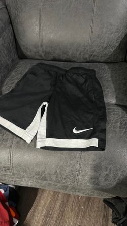 Black Nike kid shorts size