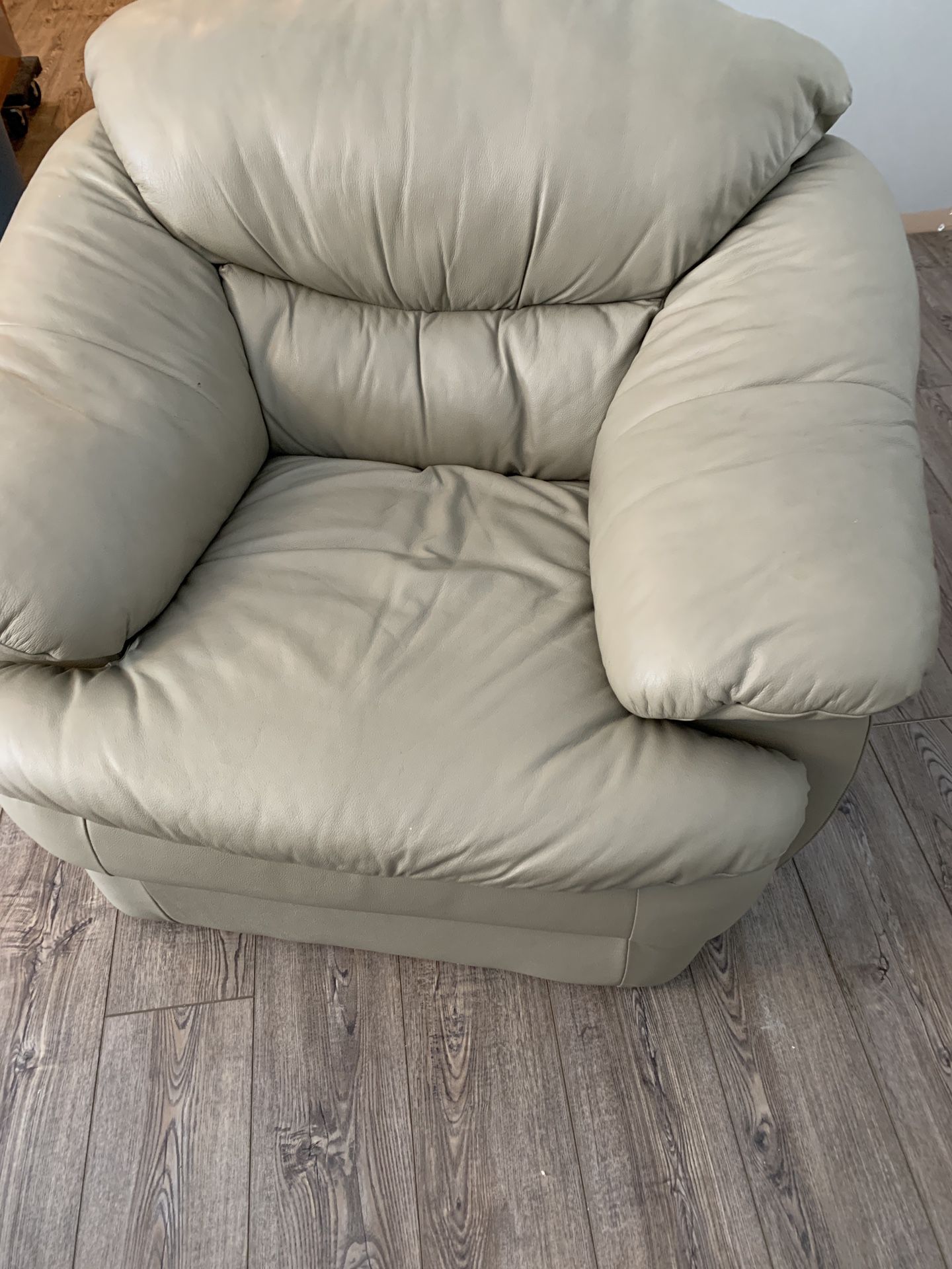 Overstuffed Chair (Taupe) 