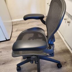 A herman miller aeron Chair A fully loader