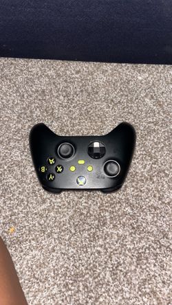 Xbox Wireless Controller Black & Yellow