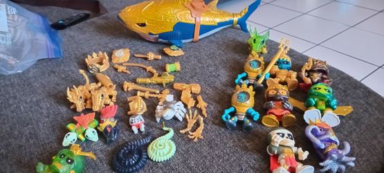 Todos los juguetes estan en buenas condiciones todos $70