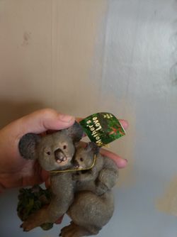 Koala and baby statue