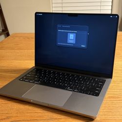 Locked MacBook Pro 14" M1 Pro Chip 2021 16GB 512GB