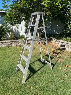 Gd Cond 6ft Lightweight Aluminum Step Ladder