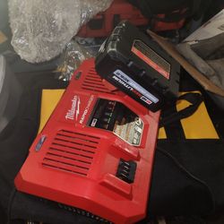 Firm Price🛑 Milwaukee M18 Dual Rapid Charger & 6.0 Battery Used Good. Precio Firme No Acepto Menos Gracias🛑 