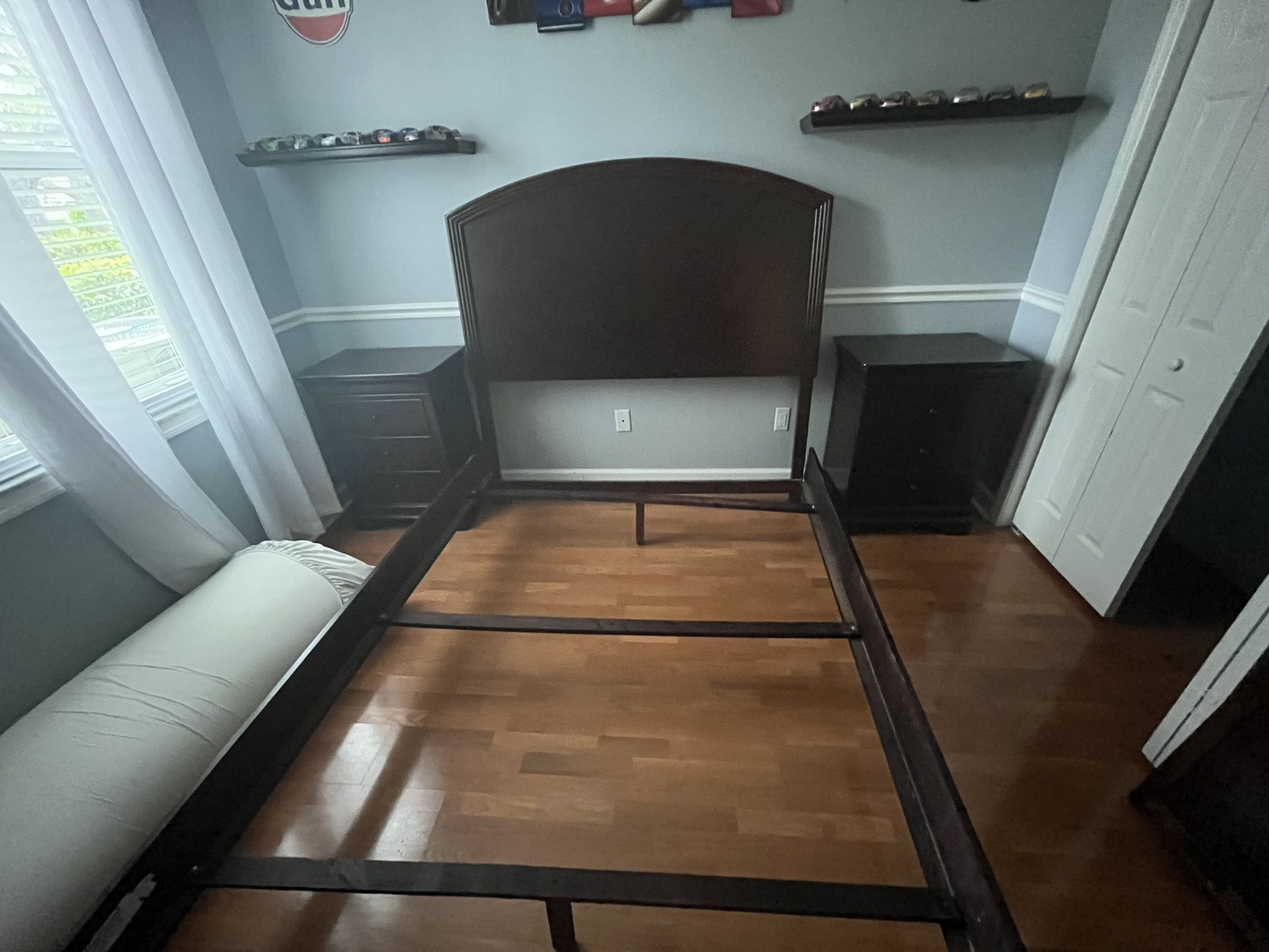 Dark Wood Queen Bedroom Set