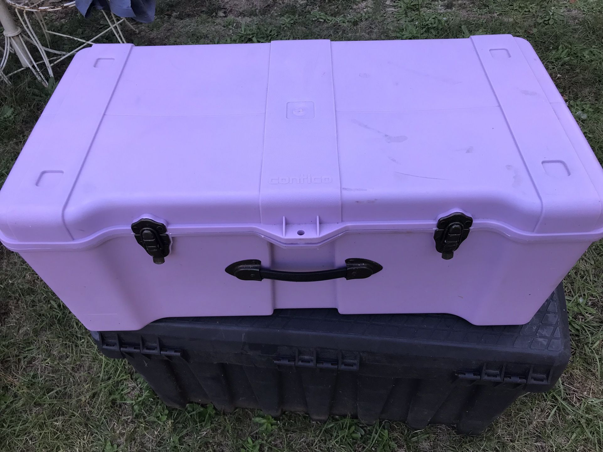 Lavender Contigo Locking Storage Container