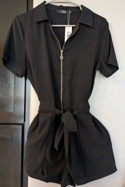 CBR short-sleeve, front-zip black casual utility rompe