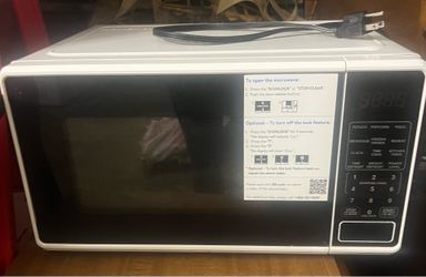 Mainstays White Countertop Microwave