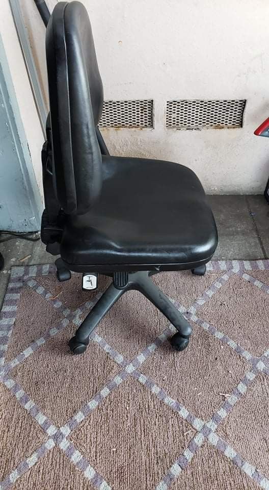 Leather task chair compact