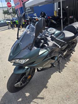 2025 Kawasaki Ninja  650cc abs