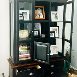 BLACK BOOKCASE