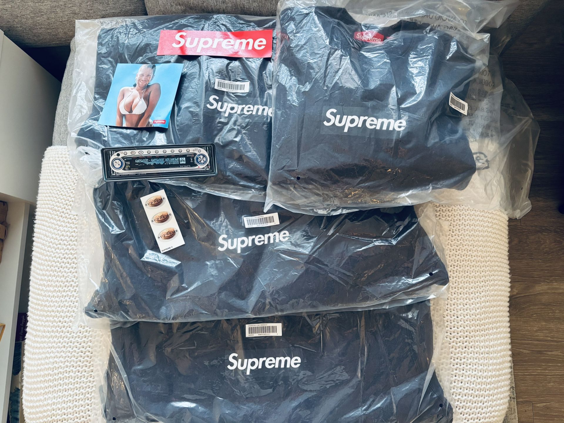 SUPREME MERCHANDISE!! BUNDLE PACK $150