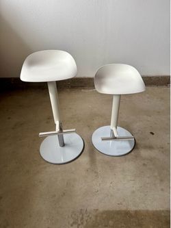 Adjustable bar stools pair