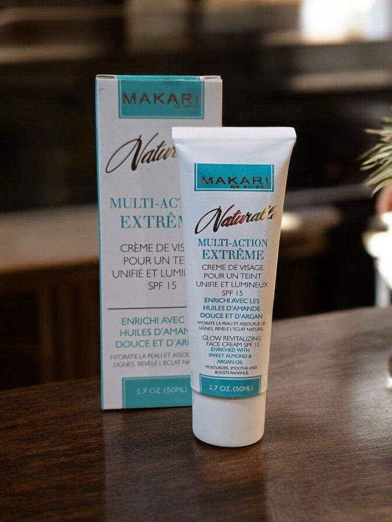 Makari Naturalle Multi-Action Extreme Glow Revitalizing Face Cream SPF 15 1.7 oz