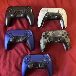 PlayStation 5 controllers
