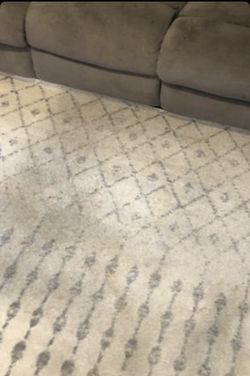 Rug / beige rug