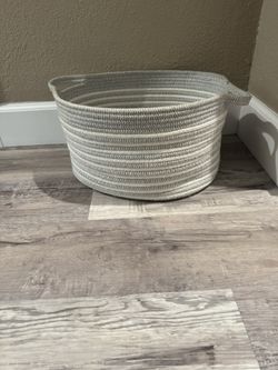 Storage tote