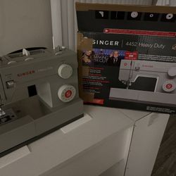 Heavy Duty Sewing Machine 4452, 