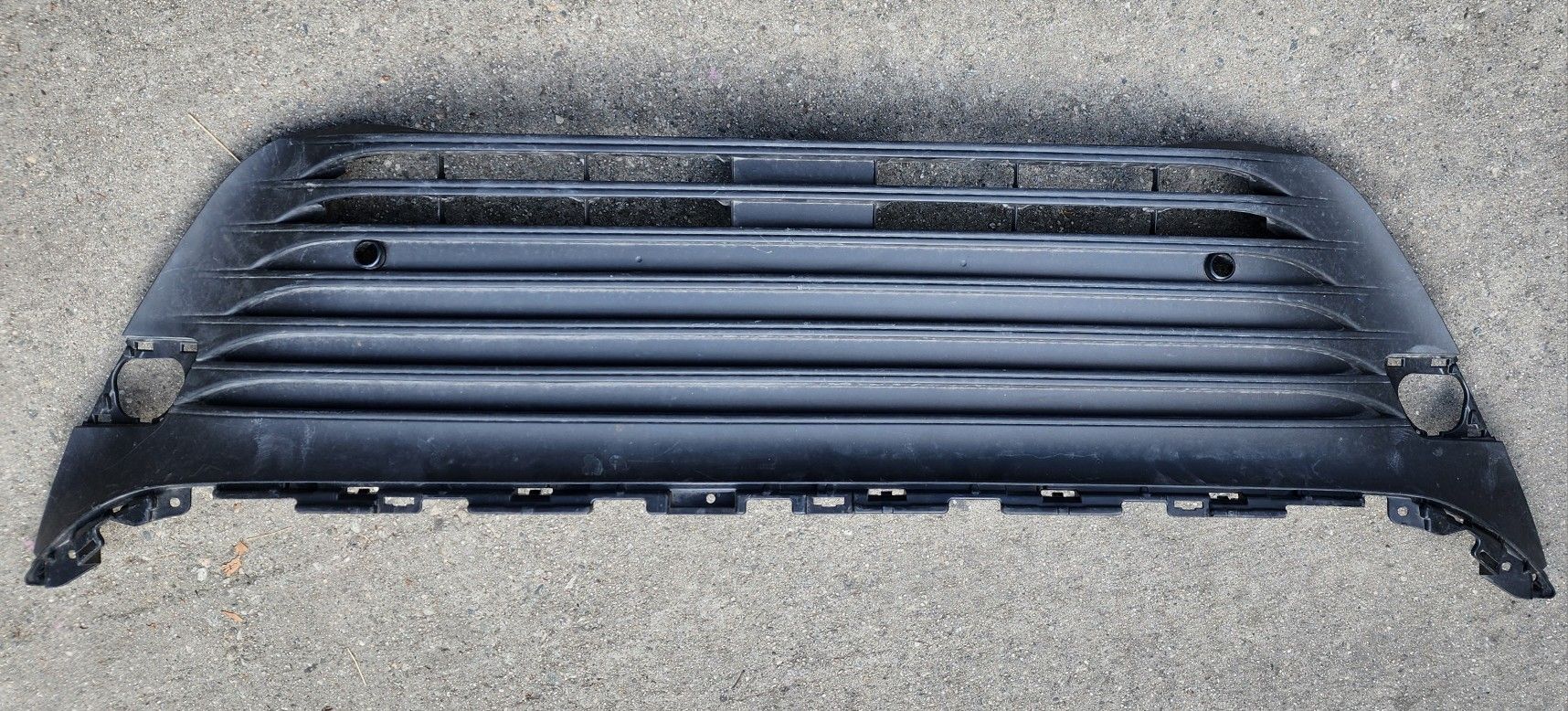 2023 2024 TOYOTA VENZA FRONT BUMPER LOWER GRILL GRILLE