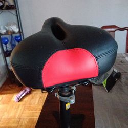 Life fitness sports saddle