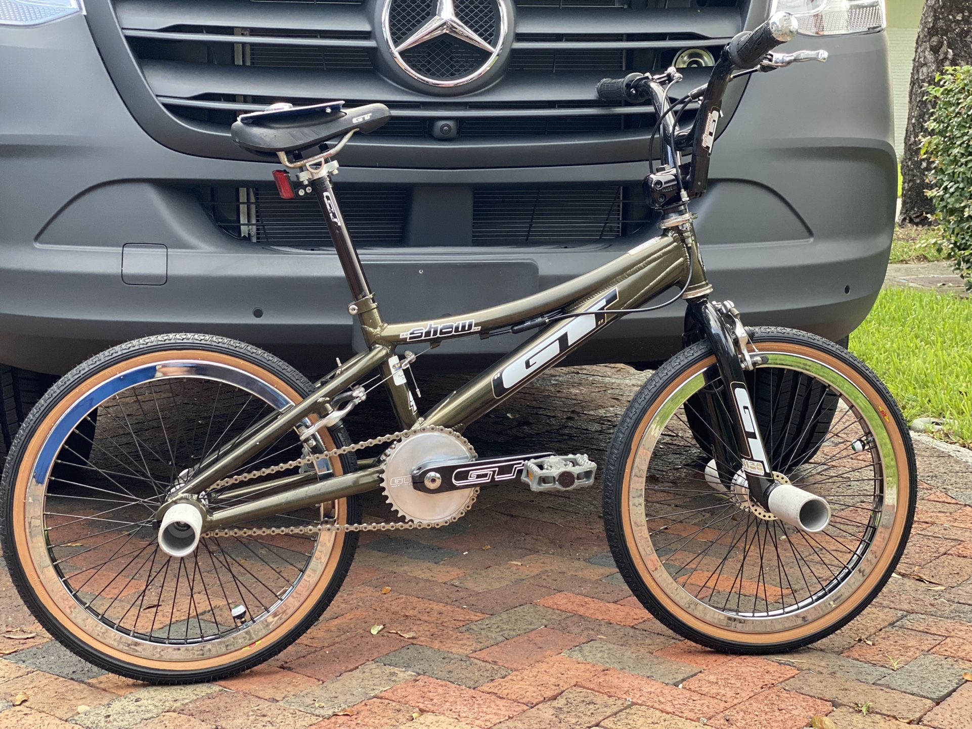 2000 GT SHOW MID SCHOOL FLATLAND BMX for Sale in Miami Gardens, FL