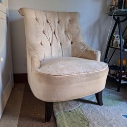 FREE Large Comfortable Lounge Chair (As-Is)