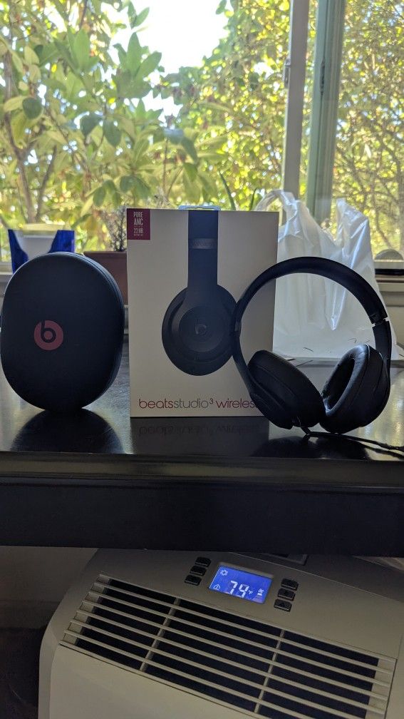 Beats Studio 3 WITH BOX