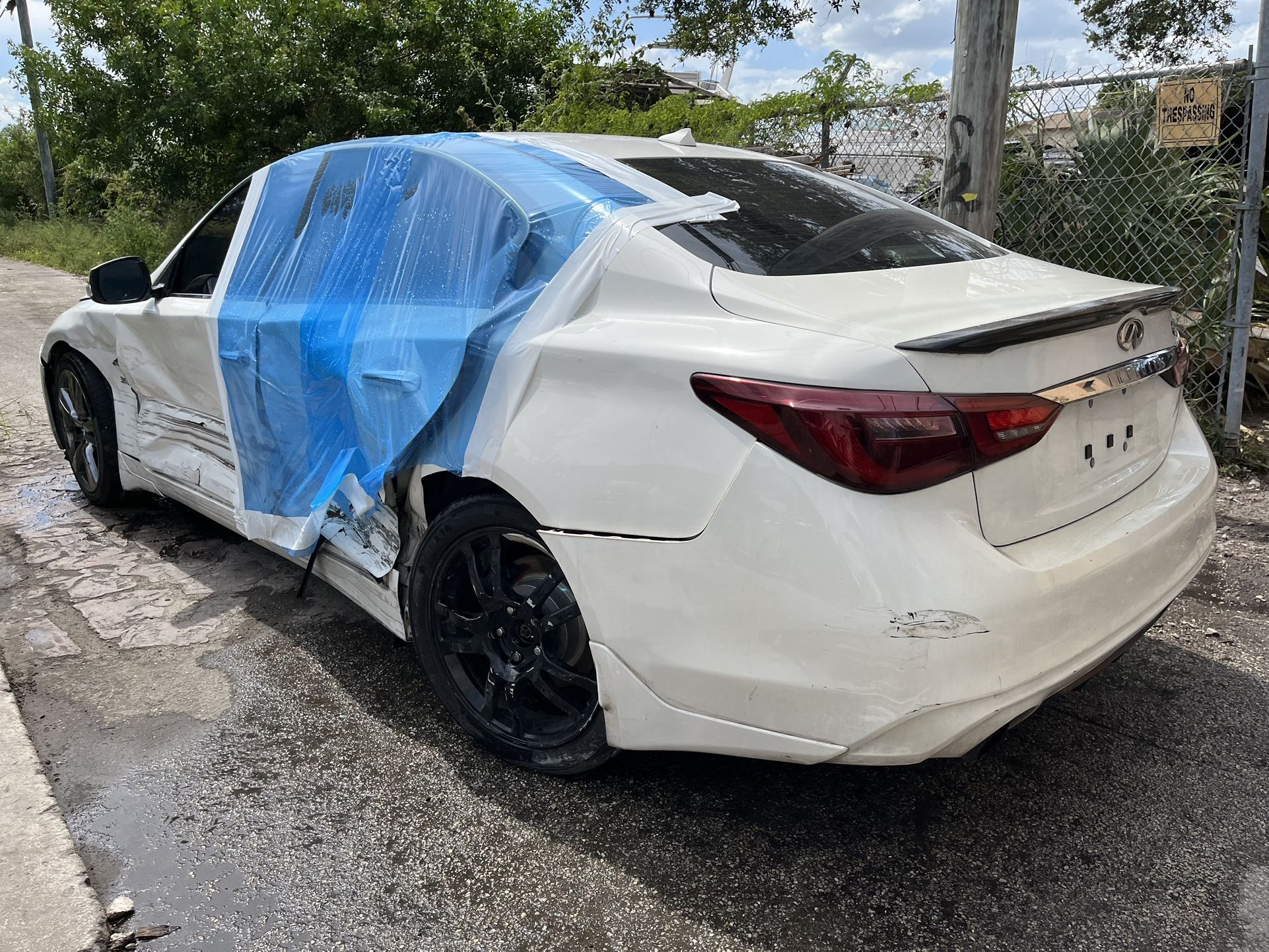 Q50 PARTS - TRUNK BUMPER DOOR LIGHTS