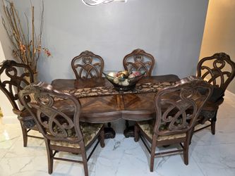 9-Piece Traditional Dining Table & Chair Set